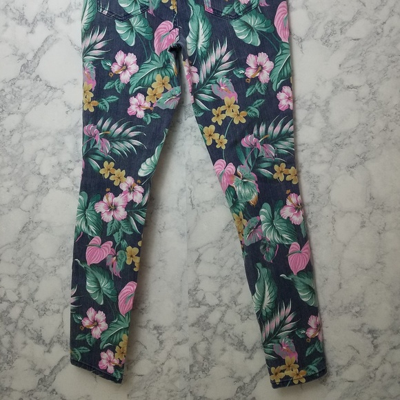 forever 21 floral print medium wash  jeans AB6 - Picture 5 of 5